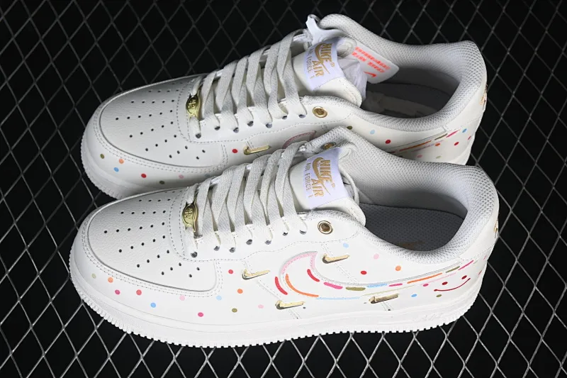 All categories Nk Air Force 1 Air Force series Nk Air Force 1 Low Air Force low top Nike Air Force 1'07 Low Two-dimensional theme Four hook color spray Air Force 1 low-top casual sneakers ZH0316-151